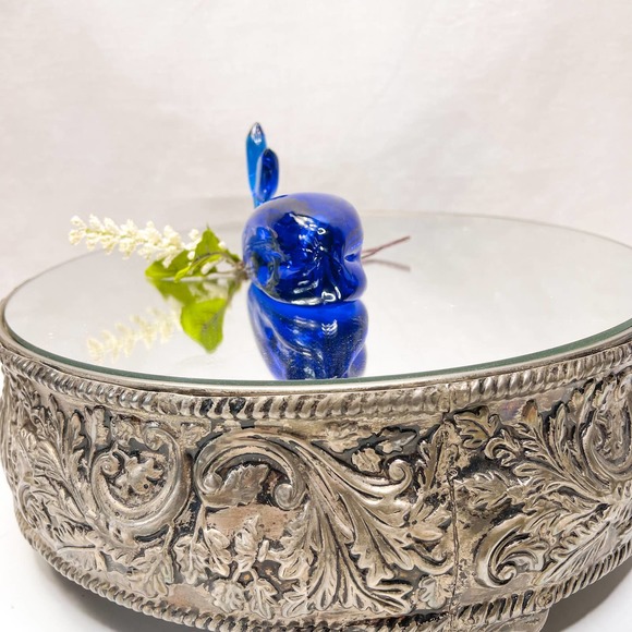 Blue Glass Whale Figurine Sculpture Paperweight Collectible by Pilgrim Glass. - Picture 4 of 8